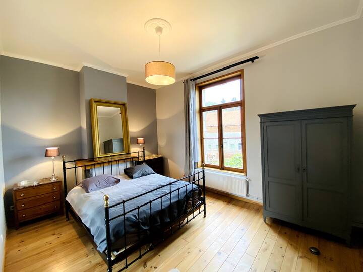 Bedroom in colors pebbles with bathroom
With its office, wardrobe and dressers 