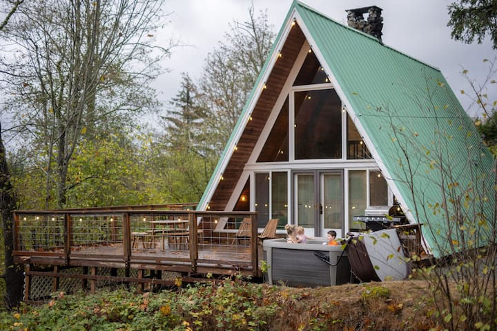 This Friday The 13th-Themed Cabin In Washington Is The Perfect