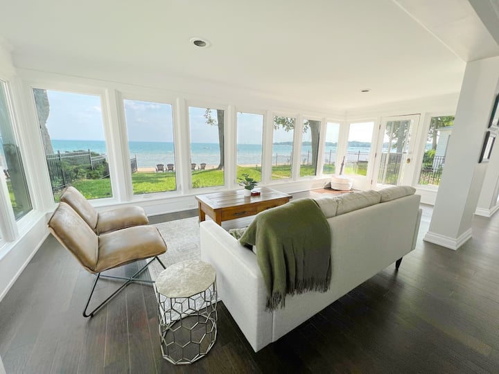 Hot Tub Waterfront Estate- 2 Houses! Sleeps 14 - Crystal Beach