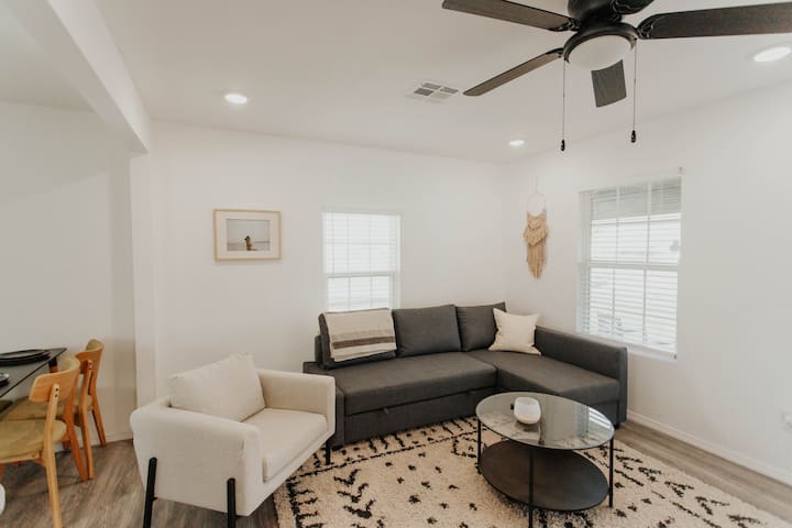 Private Pickleball Court! Lovely 2 Bedroom Home - Waco, TX