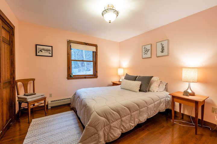 First floor bedroom with queen bed (west side).