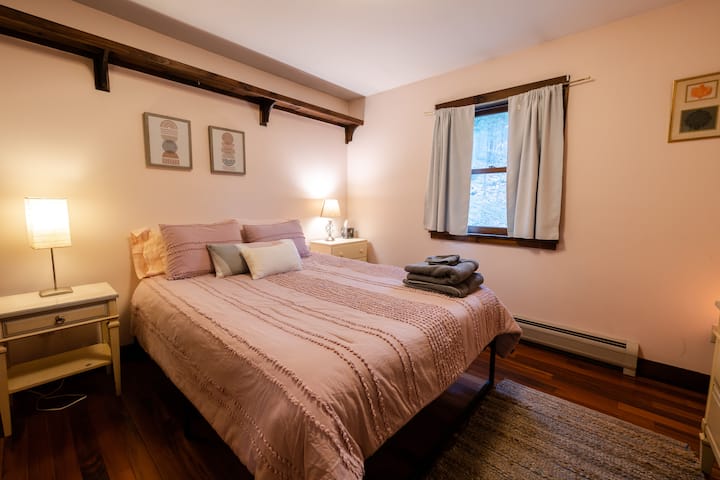 First floor bedroom with queen bed (east side).