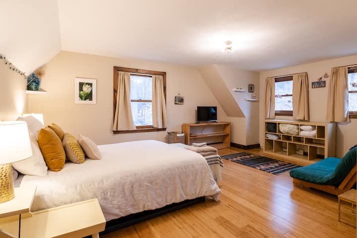 Upstairs bedroom with a walk in closet, TV (that can be moved anywhere you want). 