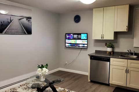 Top Airbnb: Beautiful 1-Bedroom Private Suite - Stonebridge in Saskatoon