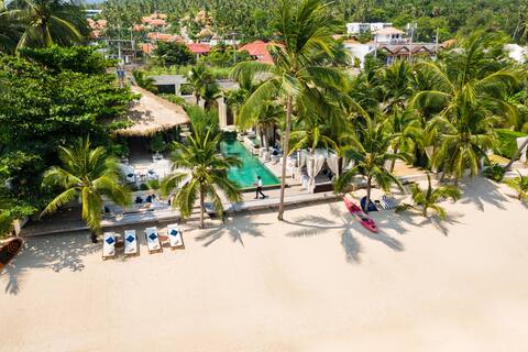 Unique and exclusive villa on the beach