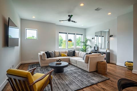 Top performing Airbnb: Modern Home | Centrally Located in Independence Heights