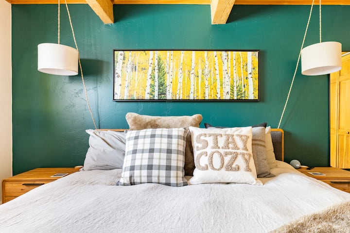 “Mantente acogedor” viendo el Samsung Frame TV.