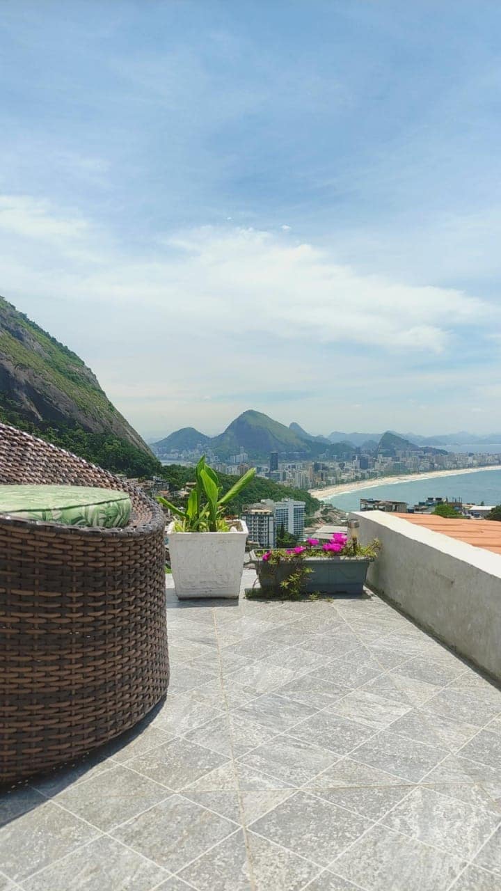 Sugar Loaf with Quick Access and Lunch at the Classic Urca Restaurant