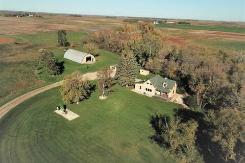 Grahams Island Lodge. Retreat close to Devils Lake