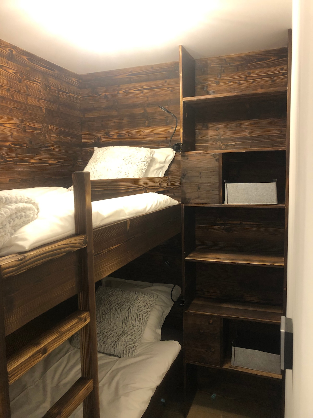 ركن الجبل، مع أسرّة بطابقين 90 × 190