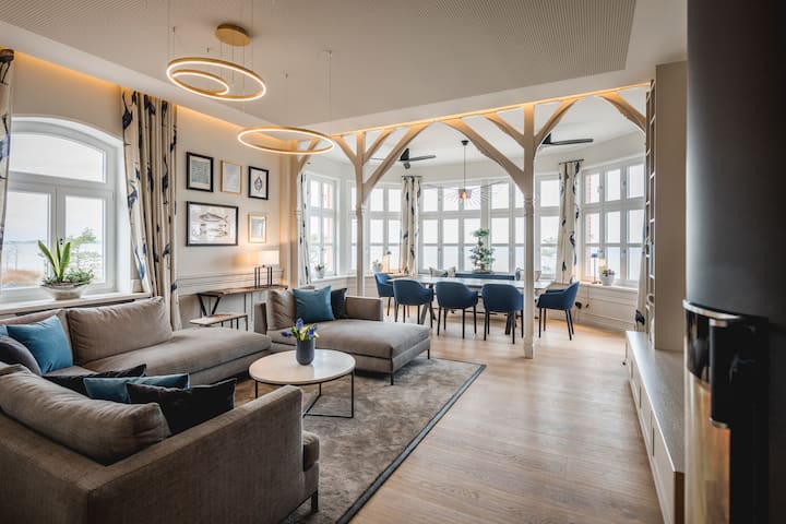 Exclusive beach villa on the Baltic Sea in the first row.