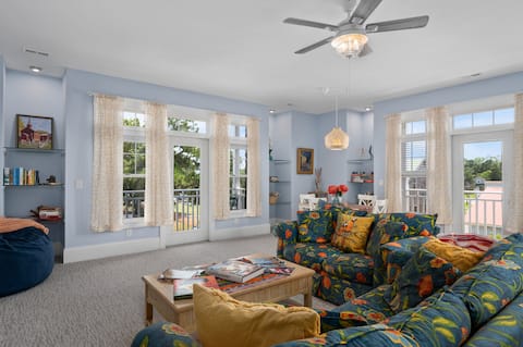 Popular Airbnb listing: 1,100 sq ft, water views, walk everywhere! in Manteo