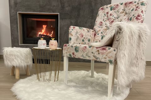 Cozy retreat with Private pool • Fireplace