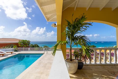 Breathtaking Ocean Views: Pelikaan Sunset Villa