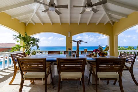Breathtaking Ocean Views: Pelikaan Sunset Villa
