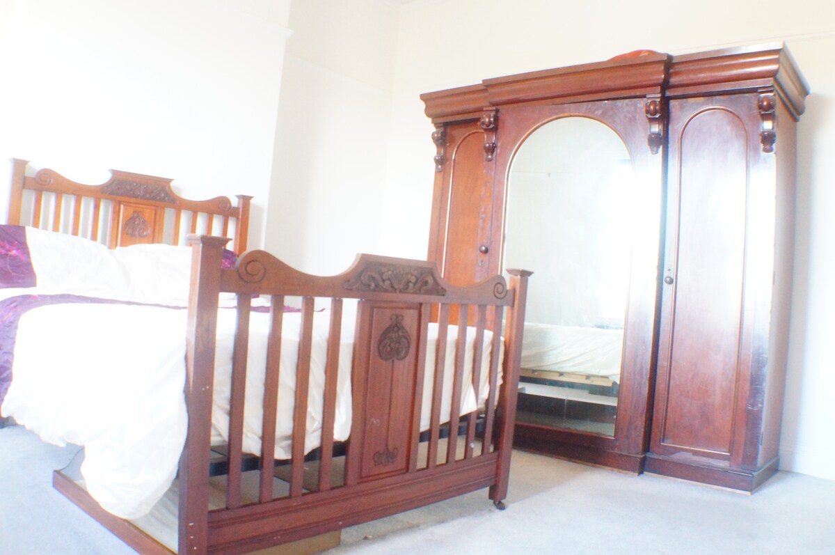 ห้องนอน 2 (Bedroom 2)