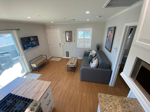 Popular Airbnb listing: Clean Penthouse with Balcony in Burbank
