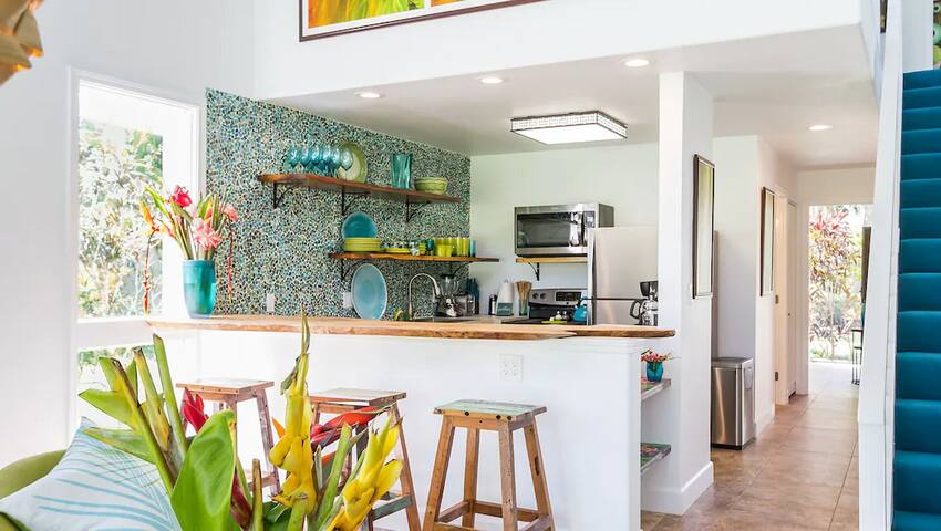 Turtle Bay 2BR + Loft (Renovated Corner Unit) gallery image 4