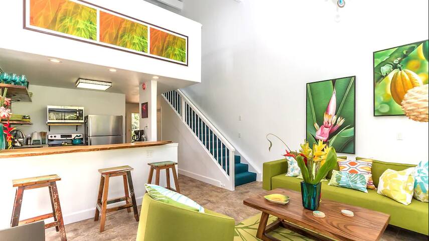 Turtle Bay 2BR + Loft (Renovated Corner Unit) gallery image 2