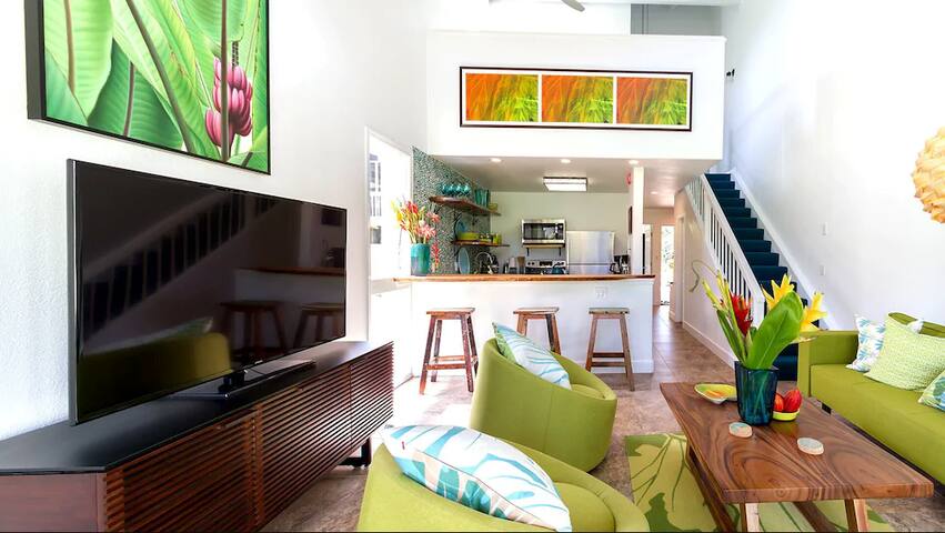 Turtle Bay 2BR + Loft (Renovated Corner Unit) gallery image 3