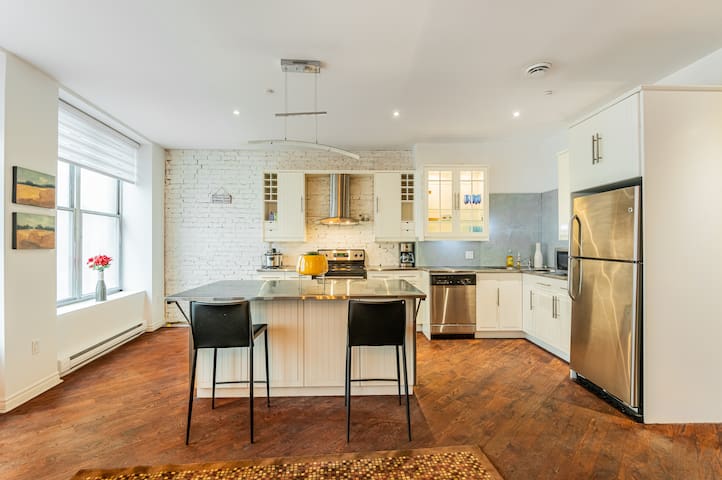 Old Port Historic Entire floor Luxury apartment