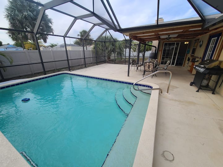 Bright 3 Bedroom Home With Heated Pool. - Bradenton, FL