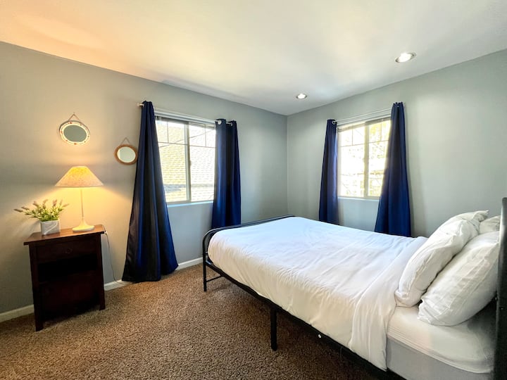 2. spavaća soba s bračnim krevetom.