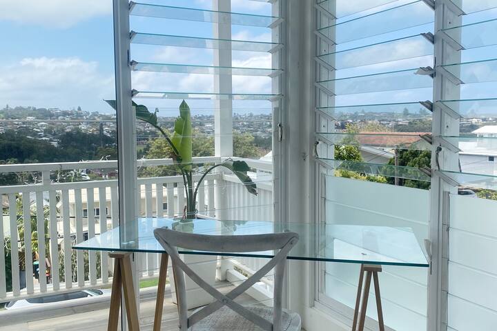 Gorgeous family beach house in Curl Curl gallery image 5