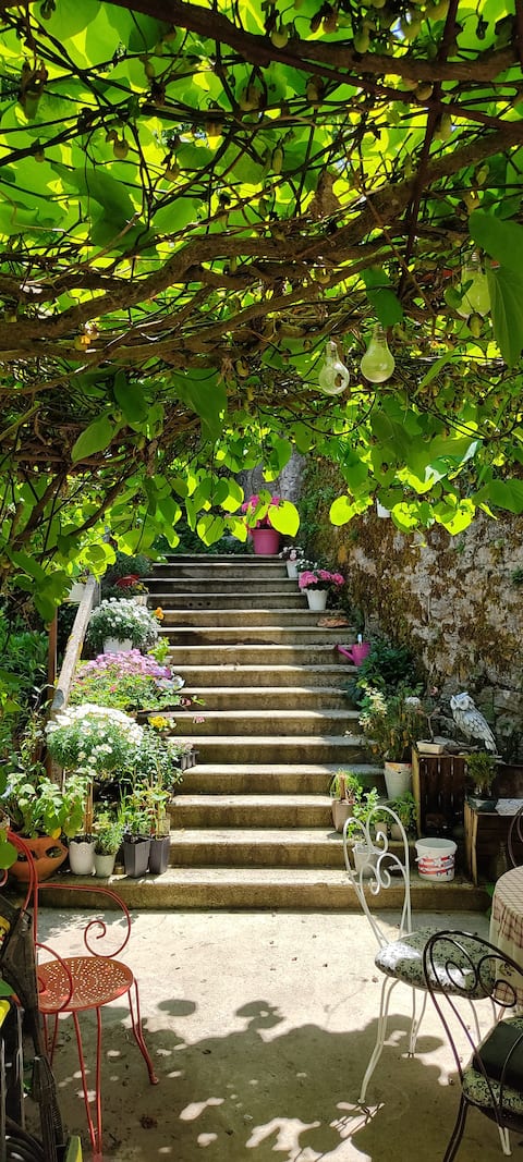 L'Aristoloche, 100 m2 apartment in the city center