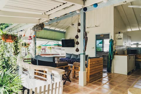 Unique Ocean Front Bungalow, Private Jungle Vibe