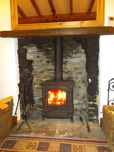 Top Airbnb: Character cottage, 5 mins to marketplace in Richmond