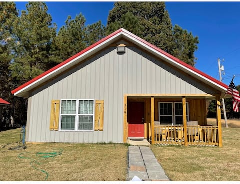 Dogwoods-2 bedroom cabin with spacious parking