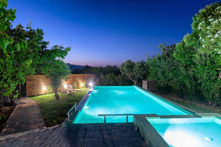 Majestic Villa: Sea view, Pool, BBQ, Playgound gallery image 4