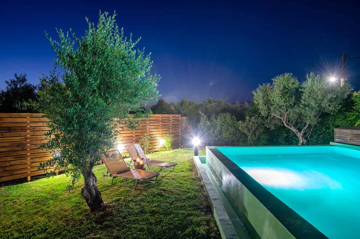 Majestic Villa: Sea view, Pool, BBQ, Playgound gallery image 5