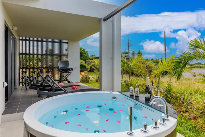 最大8名まで宿泊可能な一棟貸切ヴィラホテル。ガーデンテラスで