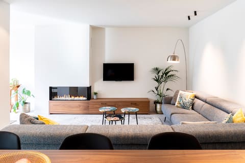 Successful Airbnb property: Villa Ernest 5* holiday home in historic centre. in Ieper