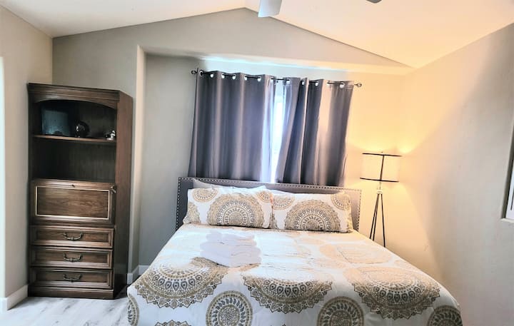 UPSTAIRS MASTER BEDROOM WITH KING BED