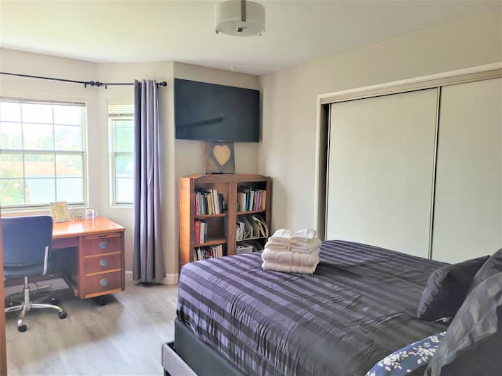 UPSTAIRS BEDROOM WITH A QUEEN BED & TV