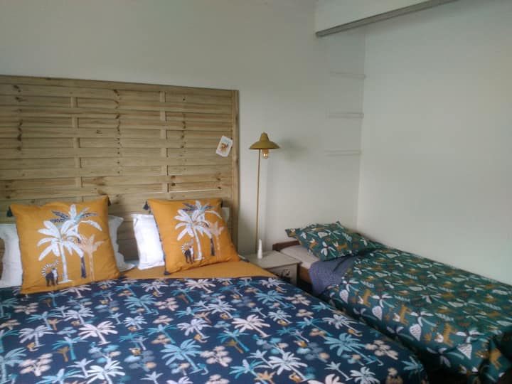 Possibility of an extra bed in the master room.