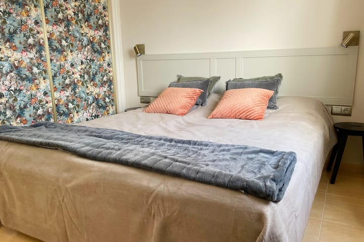 Bedroom with 2 beds.