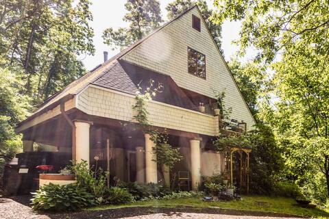 Cozy Nature Retreat at Chateau Madeux