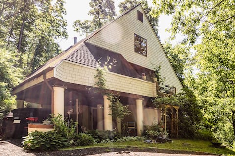 Cozy Nature Retreat at Chateau Madeux