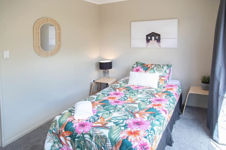 חדר שינה 5 - למטה - מיטה זוגית