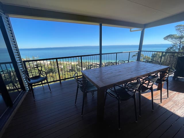 Bayview Breeze – Hilltop House with Amazing Views