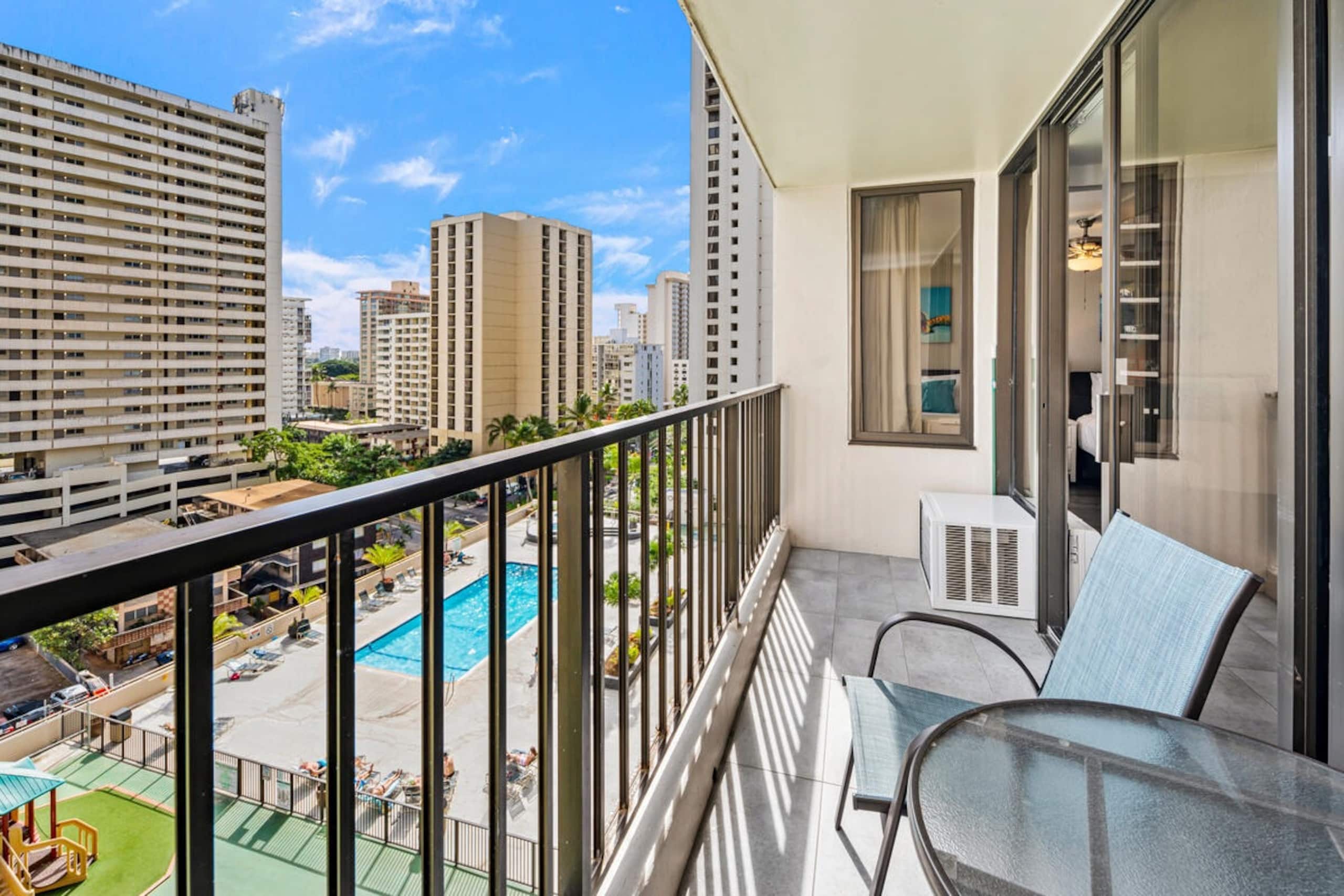 Newly renovated condo at the Waikiki Banyan - Image 14