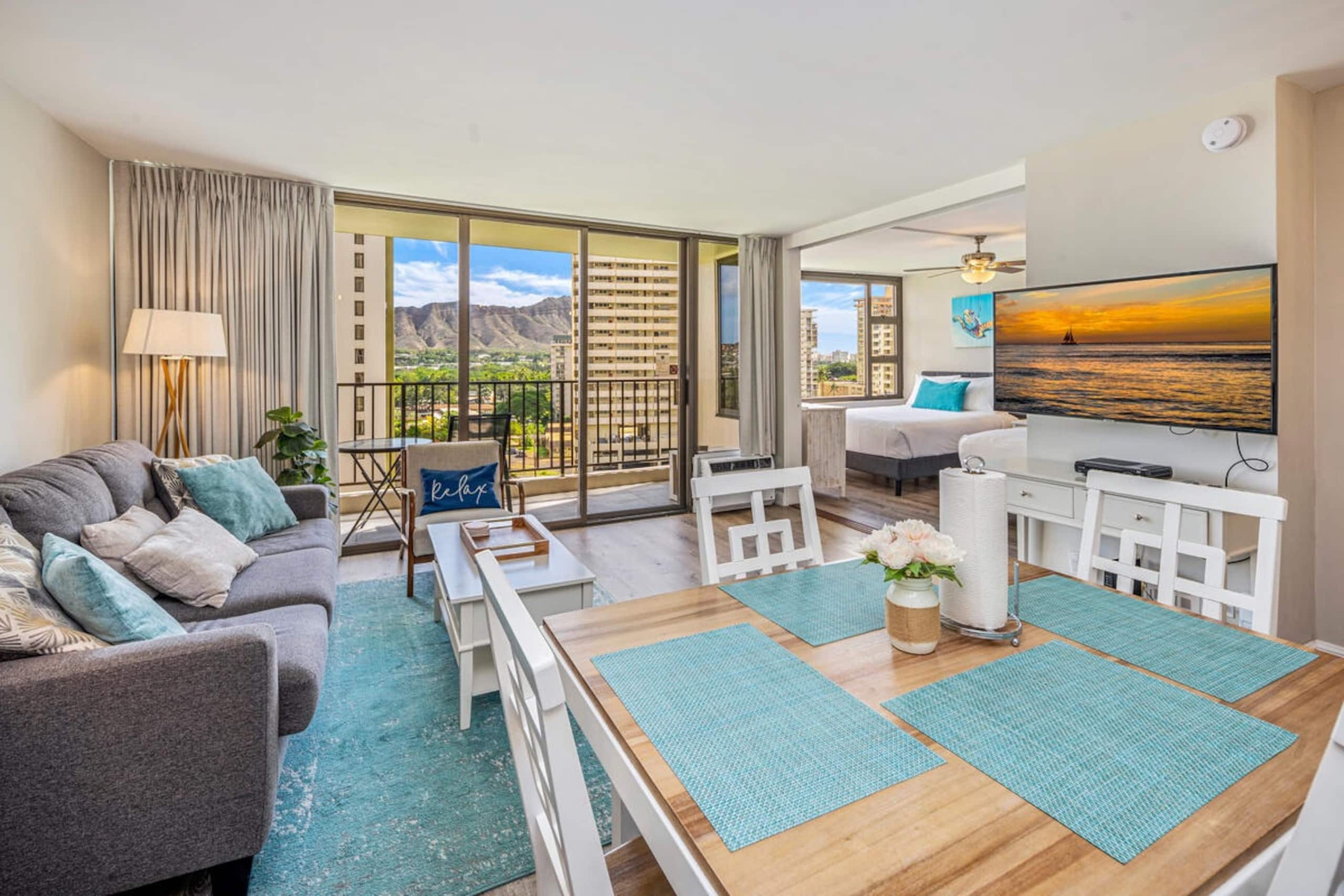 Newly renovated condo at the Waikiki Banyan - Image 2