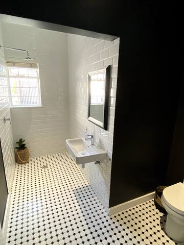 Large home perfect for family holidays! gallery image 5