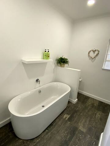 Large home perfect for family holidays! gallery image 4