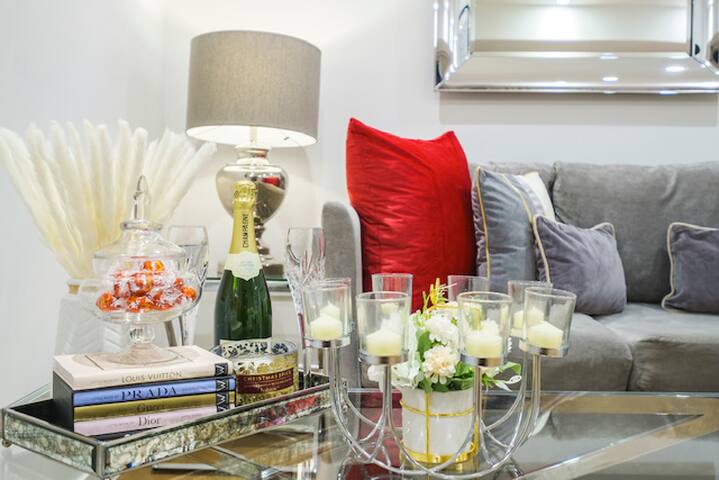 Modern 2 bedroom Penthouse in Gloucester Road. gallery image 5