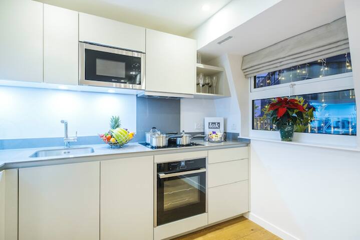 Modern 2 bedroom Penthouse in Gloucester Road. gallery image 4